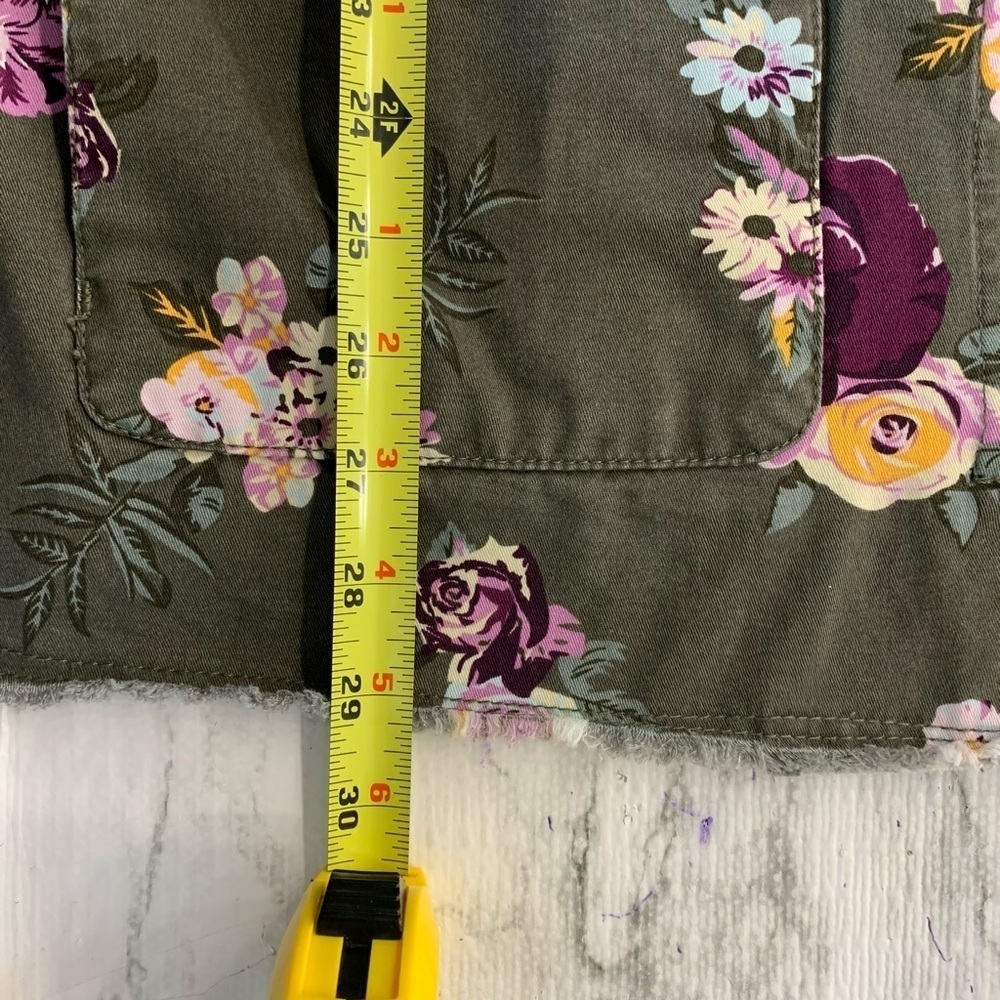 Levi’s Floral Printed Field Jacket - Picture 13 of 13